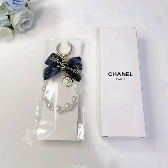 Chanel Pearl Bow Keyring - Black & Pearl - Picture 6 of 6